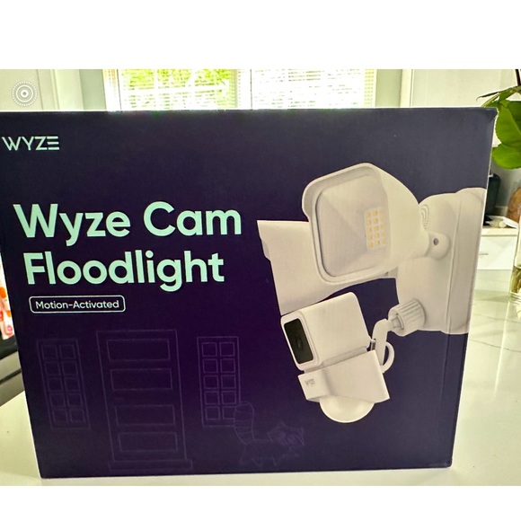 Wyze Cam Floodlight with 2600 Lumen LEDs, Wired 1080p HD IP65 Outdoor - Picture 1 of 6